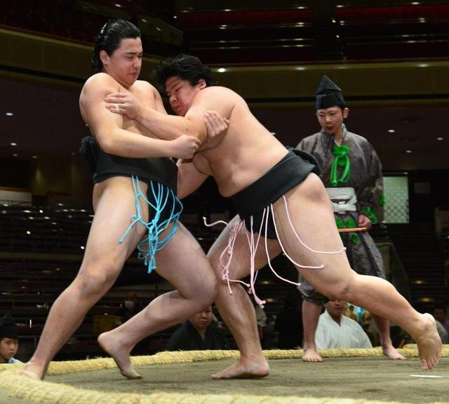 宇良　３連勝！勝ち越しに王手