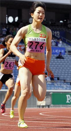 　女子２００メートル決勝　２３秒８３で優勝した土井杏南＝日産スタジアム