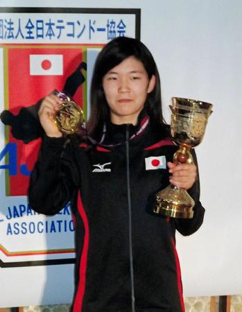 　世界選手権で金メダルを獲得し、凱旋帰国した浜田真由