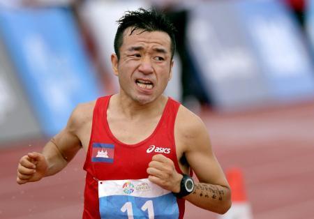 　東南アジア大会男子マラソンで６位だったカンボジア国籍の猫ひろし＝シンガポール（ＡＰ＝共同）