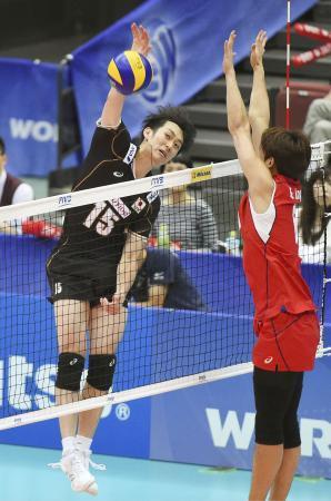 　日本-韓国　第３セット、柳田がスパイクを決める＝大阪市中央体育館