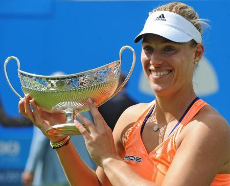 女子テニス、ケルバーが優勝