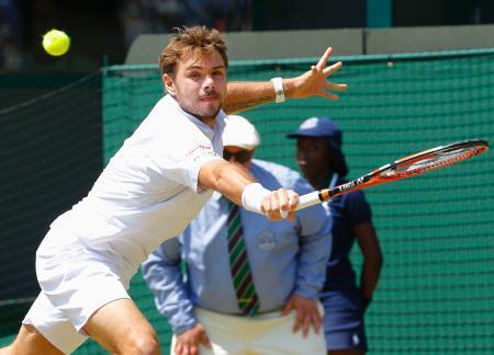 　男子シングルス３回戦でフェルナンド・ベルダスコと対戦するスタン・バブリンカ＝ウィンブルドン（共同）