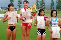 日本選手権混成競技で初出場初優勝を飾ったヘンプヒル恵（左から２人目）
