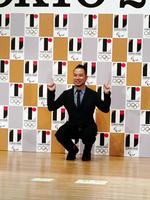 東京五輪のエンブレムをデザインした佐野研二郎氏＝東京都庁