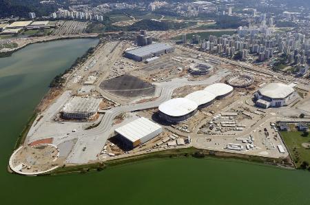 　リオデジャネイロ西部に建設中の五輪公園＝７月（共同）