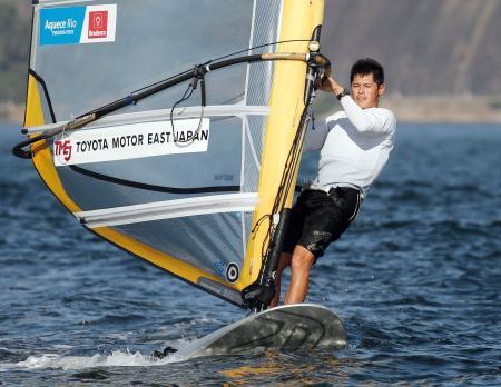 　リオ五輪のテスト大会を兼ねたセーリング国際レガッタ大会に出場した、男子ＲＳＸ級の富沢慎＝リオデジャネイロ（共同）