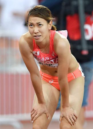 　女子１００メートル準決勝　レースを終え、厳しい表情の福島千里。決勝進出を逃した＝北京（共同）