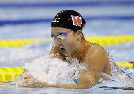 　女子２００メートル平泳ぎ　２分２２秒４１で優勝した渡部香生子＝浜松市総合水泳場