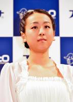 風邪薬の新ＣＭ発表会に登場した浅田真央＝横浜スーパーファクトリー（撮影・佐々木彰尚）