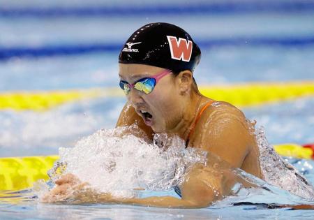 女子２００メートル平泳ぎ　２分22秒41で優勝した渡部香生子＝浜松市総合水泳場