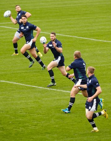　日本戦に向け試合会場で調整するスコットランド＝グロスター（共同）