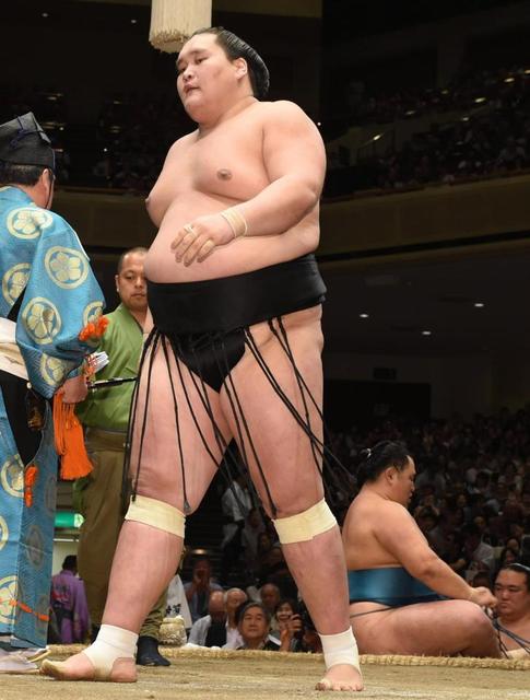 照ノ富士、脳しんとうも無傷の１０連勝