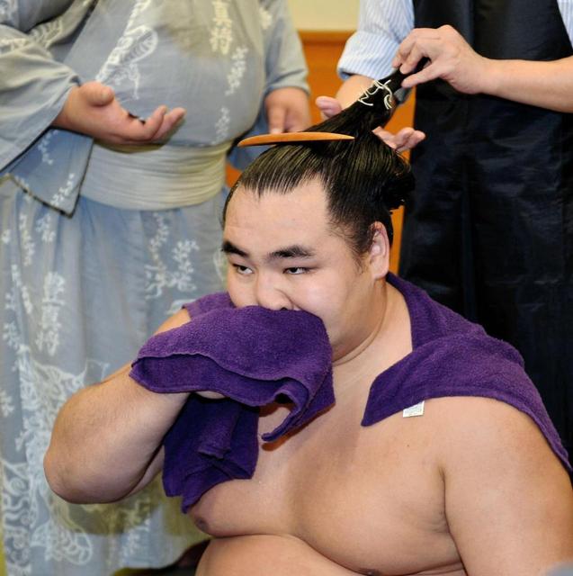 鶴竜２連続変化で王手　稀勢はＶ消滅