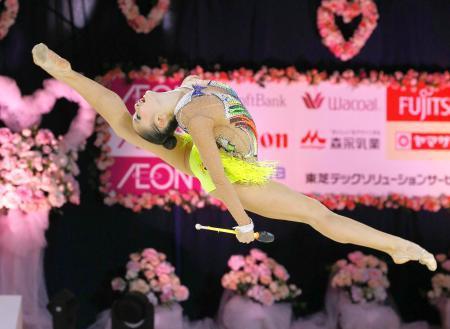 　決勝の皆川夏穂のクラブ＝東京体育館