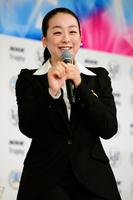 マイブームで大人のぬりえにはまってるとはなす浅田真央＝グランドプリンスホテル新高輪（撮影・三好信也）