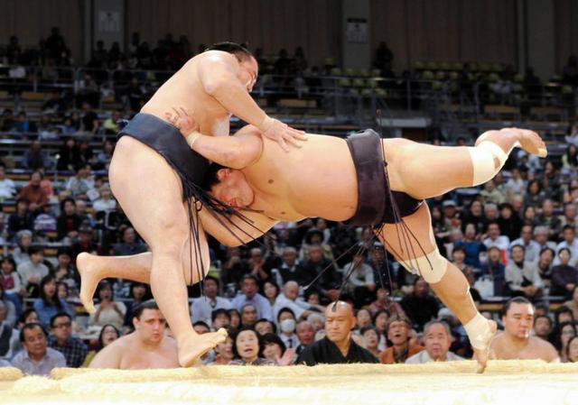 先場所横綱初Vの鶴竜早くも2敗目…「全然ダメだった」