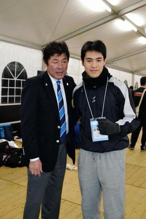 　全日本選手権に臨む赤井英五郎（右）と父・英和氏