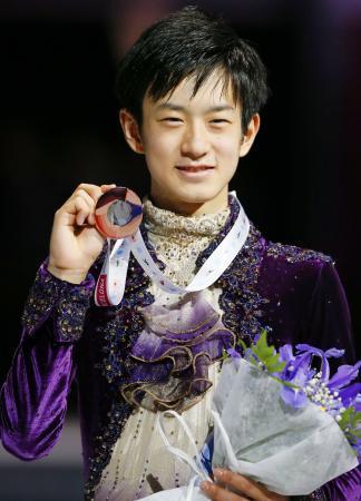 フィギュア、１５歳山本が３位