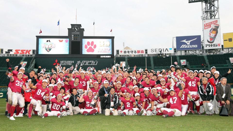 　５年ぶりに甲子園ボウルを制し歓喜の立命館大学＝撮影・山口登