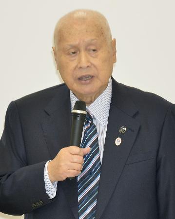 　東京五輪・パラリンピック組織委理事会であいさつする森喜朗会長＝１８日午後、東京都港区