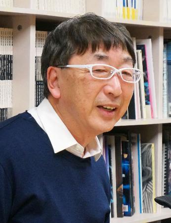 　取材に応じる伊東豊雄さん＝２２日午後、東京都渋谷区