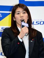 今年いっぱいで所属するＡＬＳＯＫの退社を発表する吉田沙保里＝東京都港区のＡＬＳＯＫ本社（撮影・村中拓久）