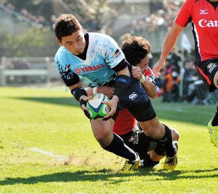 　後半、左隅にトライを決めたヤマハ・五郎丸