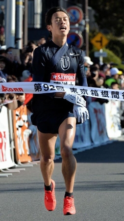 箱根駅伝往路で２位となった東洋大・五郎谷俊＝神奈川・箱根（撮影・佐々木彰尚）