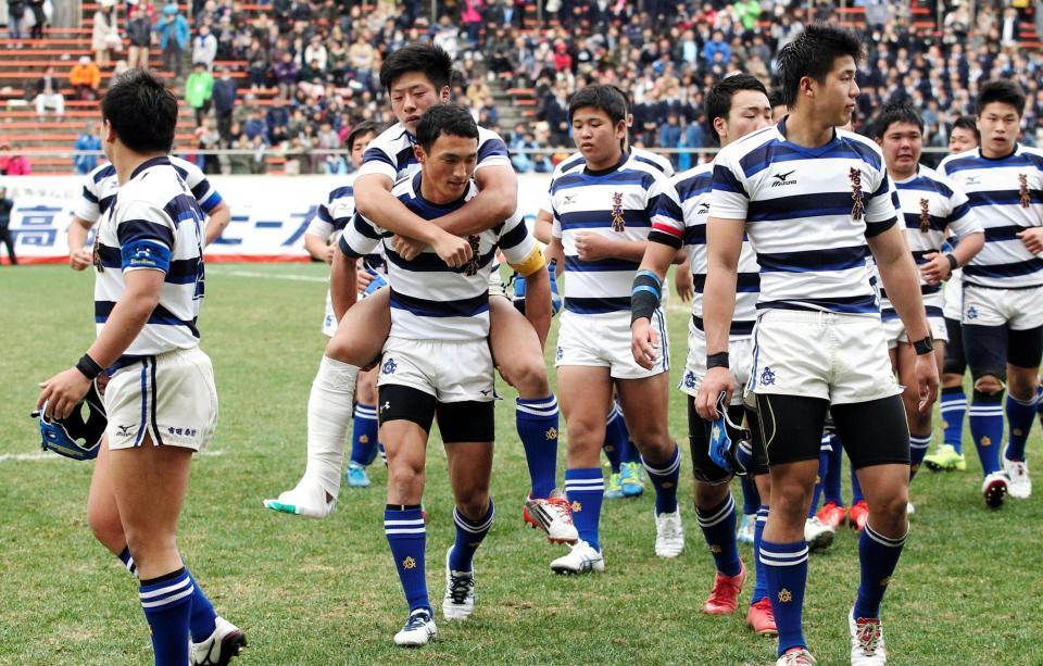 桐蔭学園－石見智翠館　桐蔭学園に敗れガックリの岩見智翠館フィフティーン＝花園（撮影・北村雅宏）