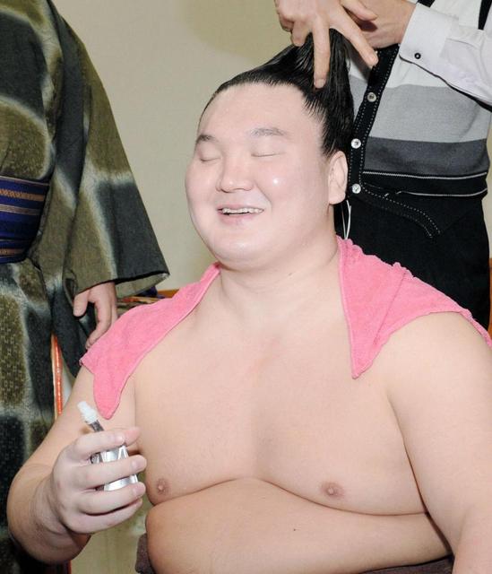 白鵬が宝富士下し４連勝　琴奨菊も全勝