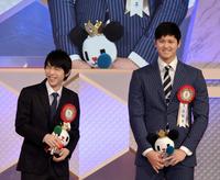 第５０回テレビ朝日ビッグスポーツ賞に出席した羽生結弦（左）と大谷翔平＝ザ・プリンスパークタワー東京（撮影・堀内翔）