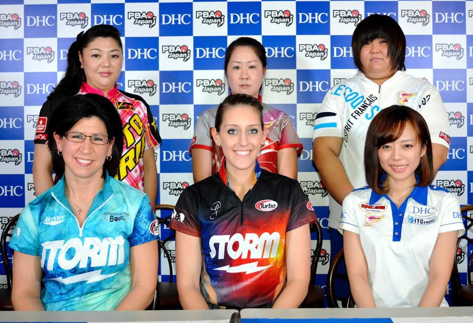 　世界屈指の男子勢に挑むＤ・マックイワン（前列中央）ら女子出場選手