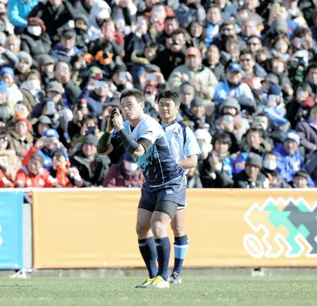 　後半、ゴールに狙いを定めるヤマハ・五郎丸