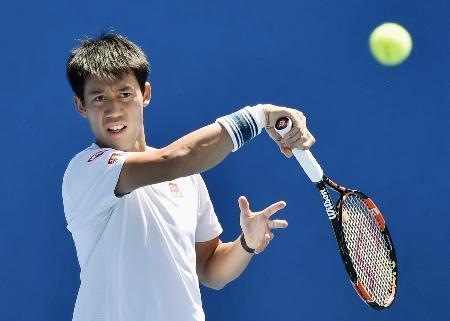 　ノバク・ジョコビッチとの準々決勝に向けて調整する錦織圭＝メルボルン（共同）