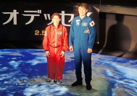 映画「オデッセイ」のジャパンプレミアに参加した吉田沙保里（左）と、大西卓哉宇宙飛行士＝都内