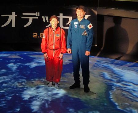 　映画「オデッセイ」のジャパンプレミアに参加した吉田沙保里（左）と、大西卓哉宇宙飛行士