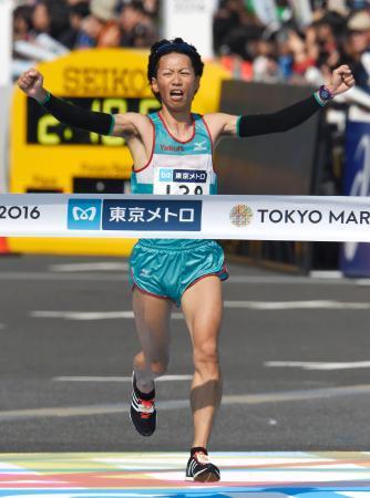 　日本勢最高の８位でゴールする高宮祐樹＝２８日、東京ビッグサイト