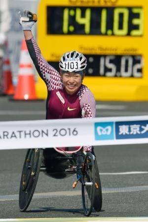 　車いすの部女子で９大会連続優勝を果たし、リオデジャネイロ・パラリンピック代表に決まった土田和歌子＝東京ビッグサイト