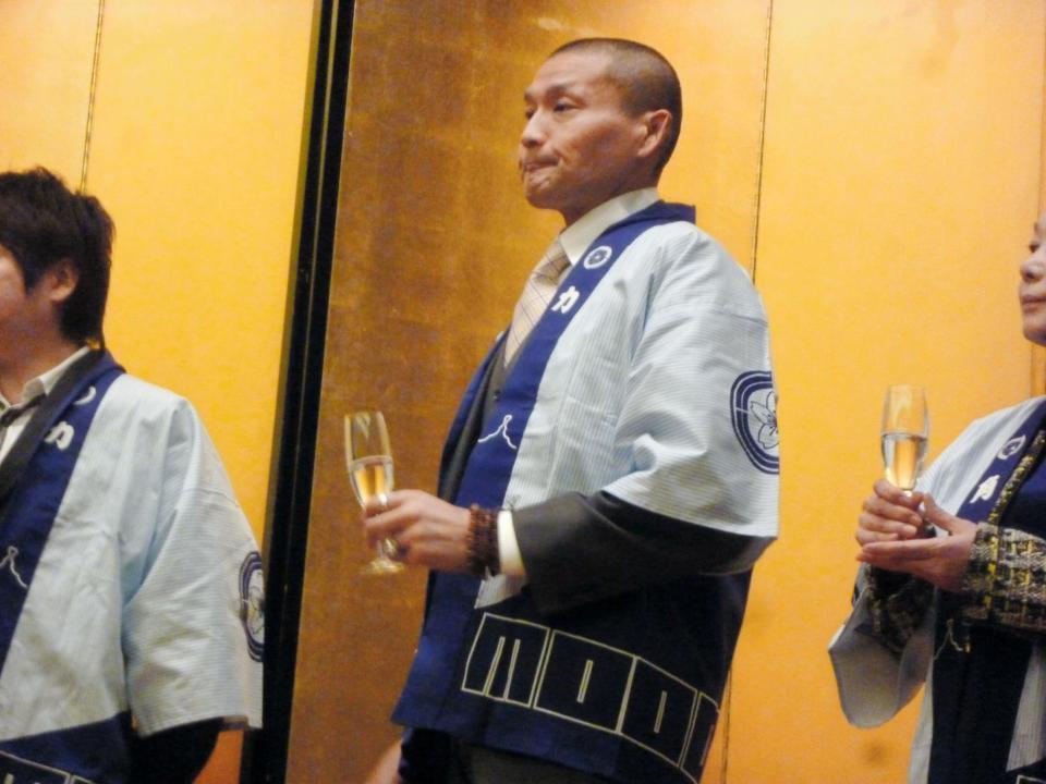 一門の激励会に丸刈り姿で登場した貴乃花親方