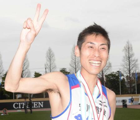 　笑顔でＶサインを見せる北島寿典