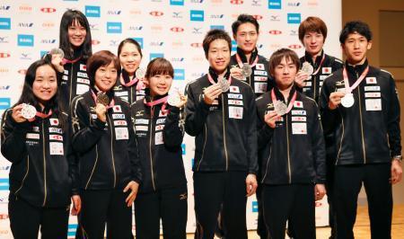 世界卓球男女準Ｖの日本が帰国