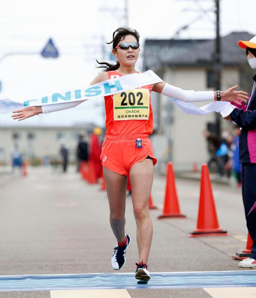 　優勝した岡田久美子（共同）