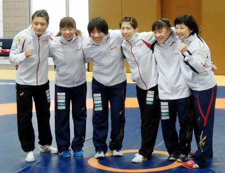 リオ五輪女子代表の（左から）伊調、川井、渡利、吉田、登坂、土性
