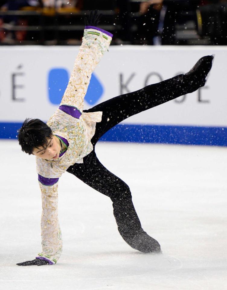 　ジャンプの着氷で、バランスを崩す羽生結弦