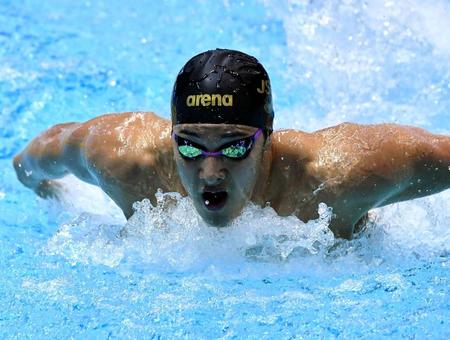 男子２００メートルバタフライ予選を突破した瀬戸大也＝東京辰巳国際水泳場（撮影・棚橋慶太）