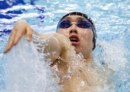 競泳の萩野、２００個メ予選１位