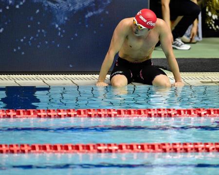 　５位に敗退し、プールサイドでぼう然とする北島康介