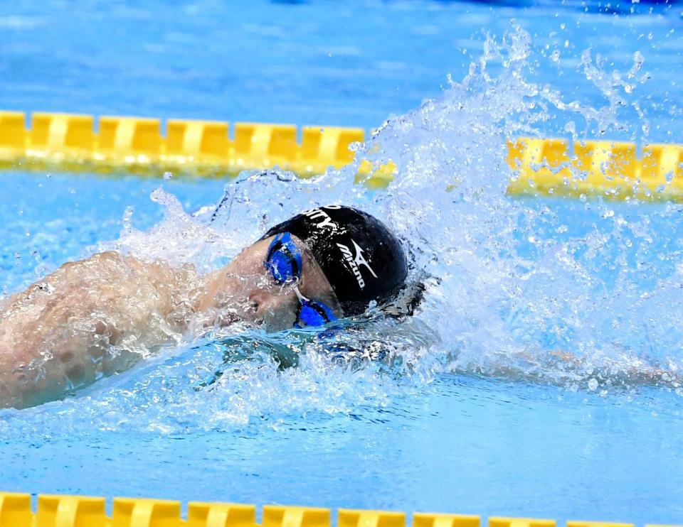 力泳する萩野公介＝東京辰巳国際水泳場（撮影・棚橋慶太）