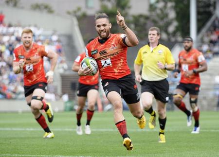 　サンウルブズ－ジャガーズ　後半、トライを決めるサンウルブズのカーペンター＝秩父宮